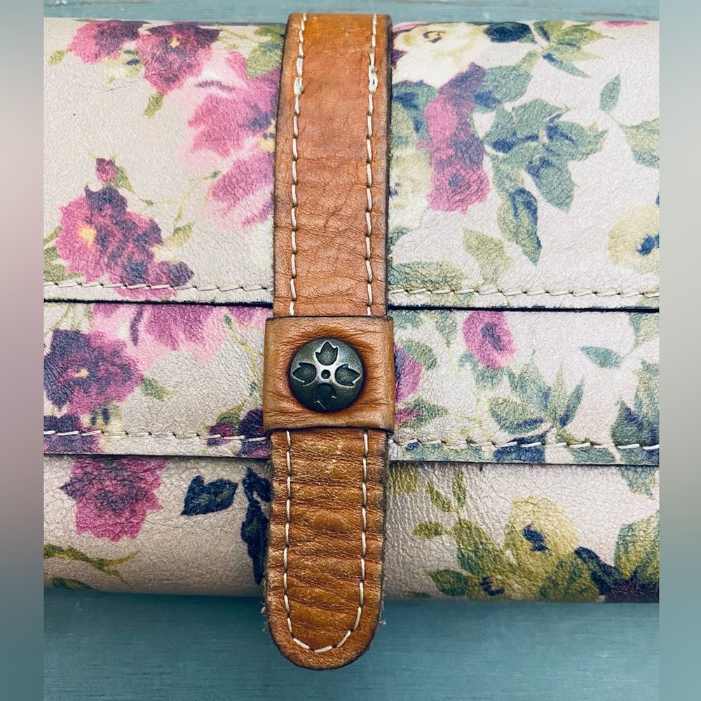 ANTIQUE ROSE TRIFOLD CLUTCH GUC PATRICIA NASH - Picture 2 of 5